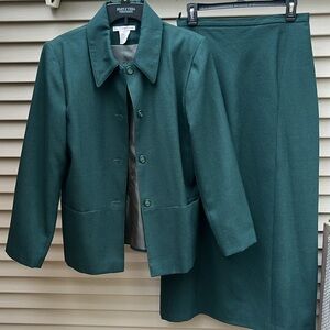 EUC Vintage J. London maxi skirt set in forest green color size 8